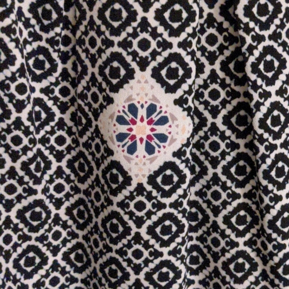 Loft Sleeveless Blouse - Picture 2 of 3